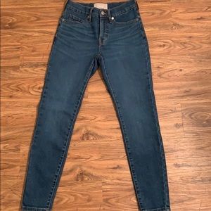 Everlane Mid-Rise Mid-Blue Jeans Size 25 Ankle